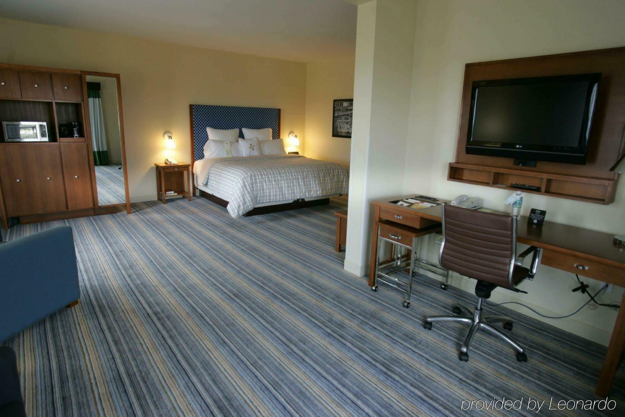 Seven Sebring Raceway Hotel Room photo